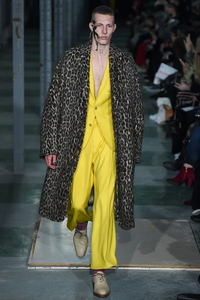 Look 19